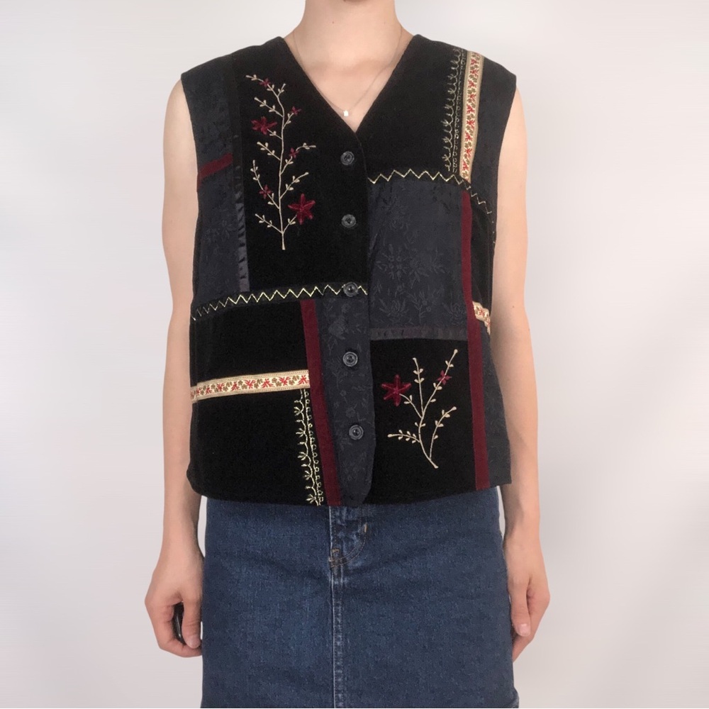 White Stag Embroidered Patchwork Floral Sleeveless‎ Vest